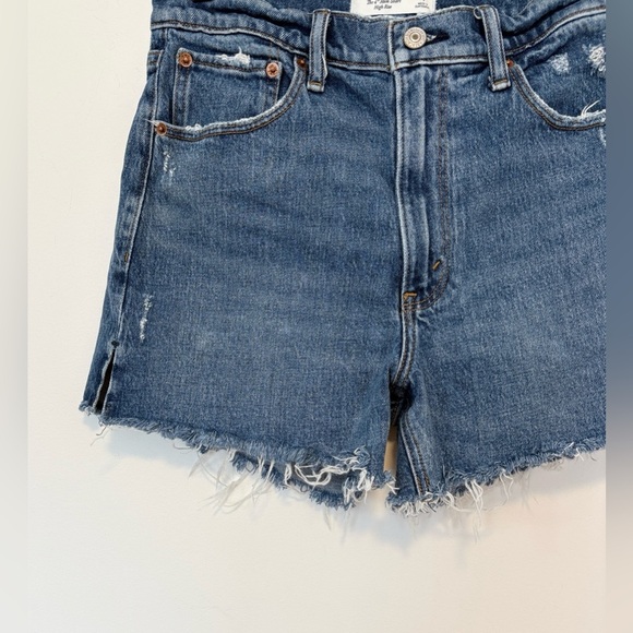 Abercrombie & Fitch the 4” mom high rise shorts , sz 4 - Picture 5 of 5